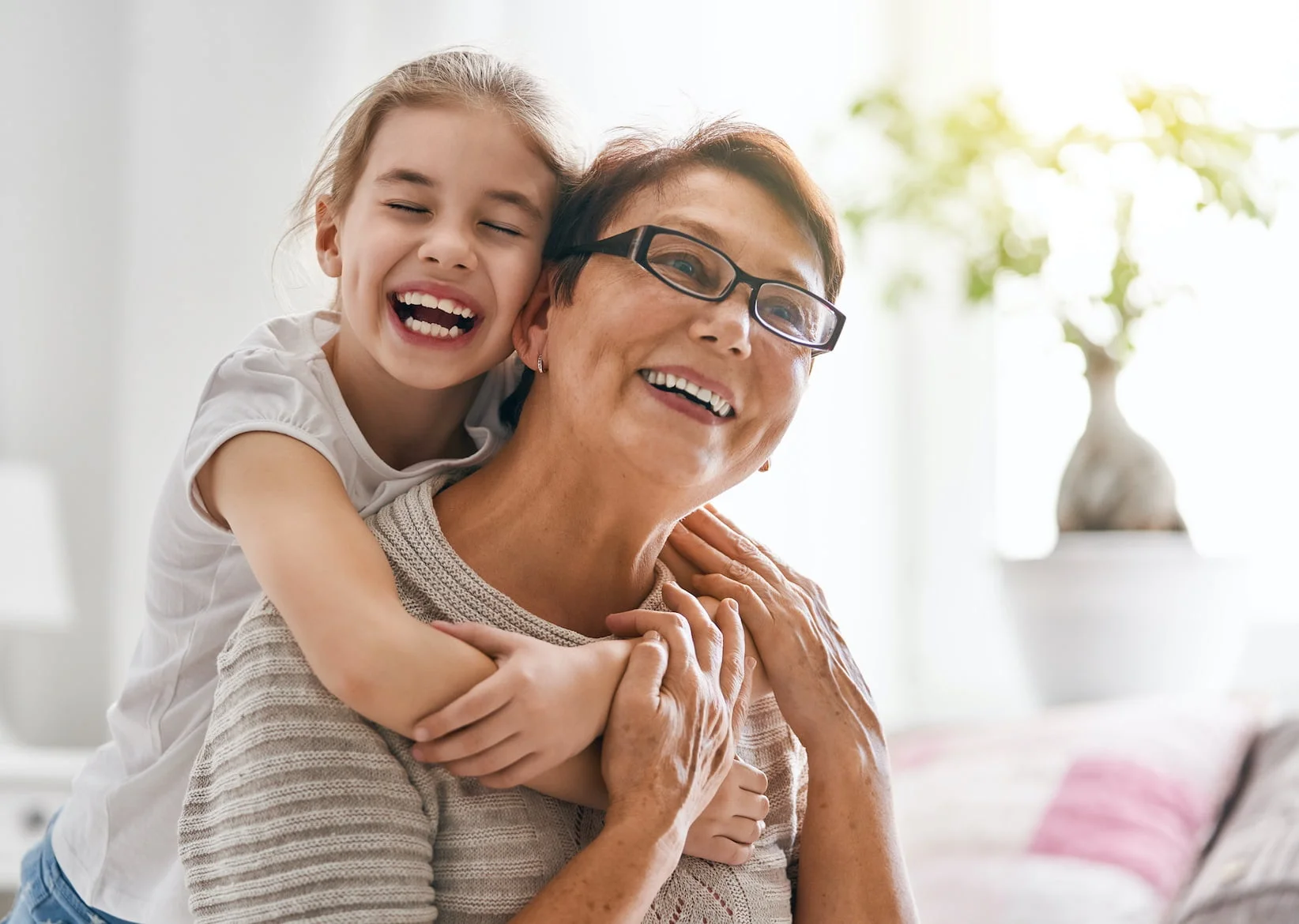  grand-mère avec une fille 